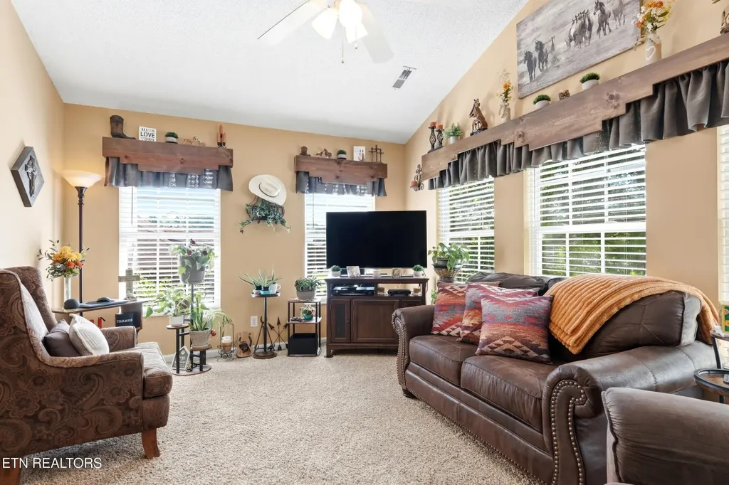 241 Edinburgh Drive Lenoir City TN 37771