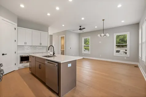 2142 Oakland Street Nashville TN 37210