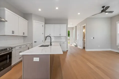 2142 Oakland Street Nashville TN 37210