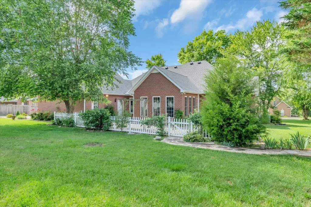 143 Hunters Ridge Drive Tullahoma TN 37388