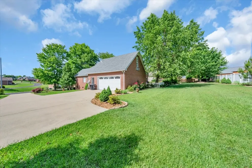143 Hunters Ridge Drive Tullahoma TN 37388