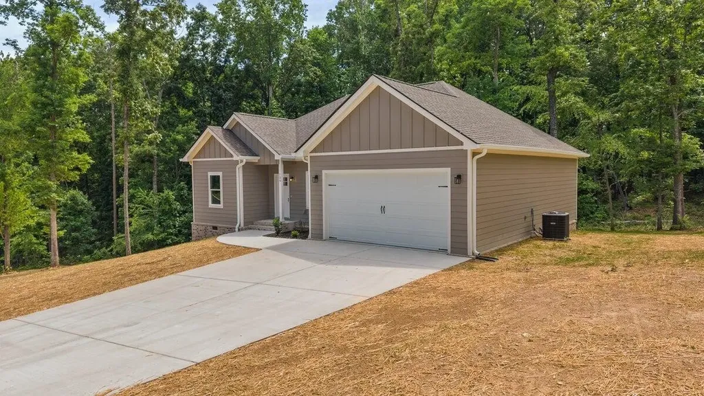129 County Road 155 Riceville TN 37370