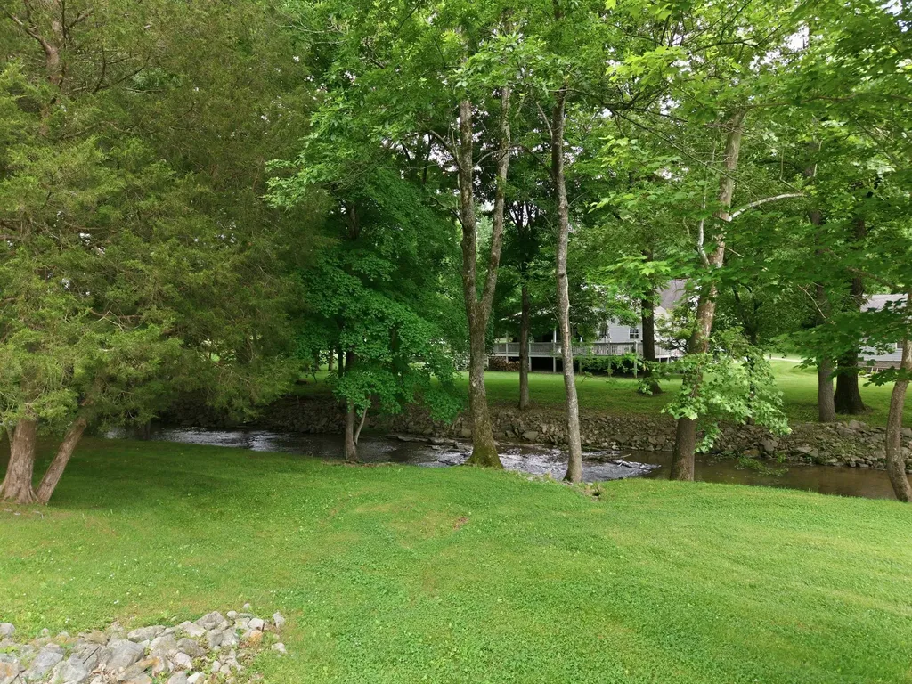 102 Rock Church Cemetery Road Charlotte TN 37036