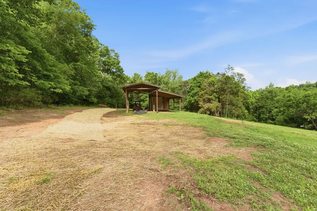 102 Rock Church Cemetery Road Charlotte TN 37036