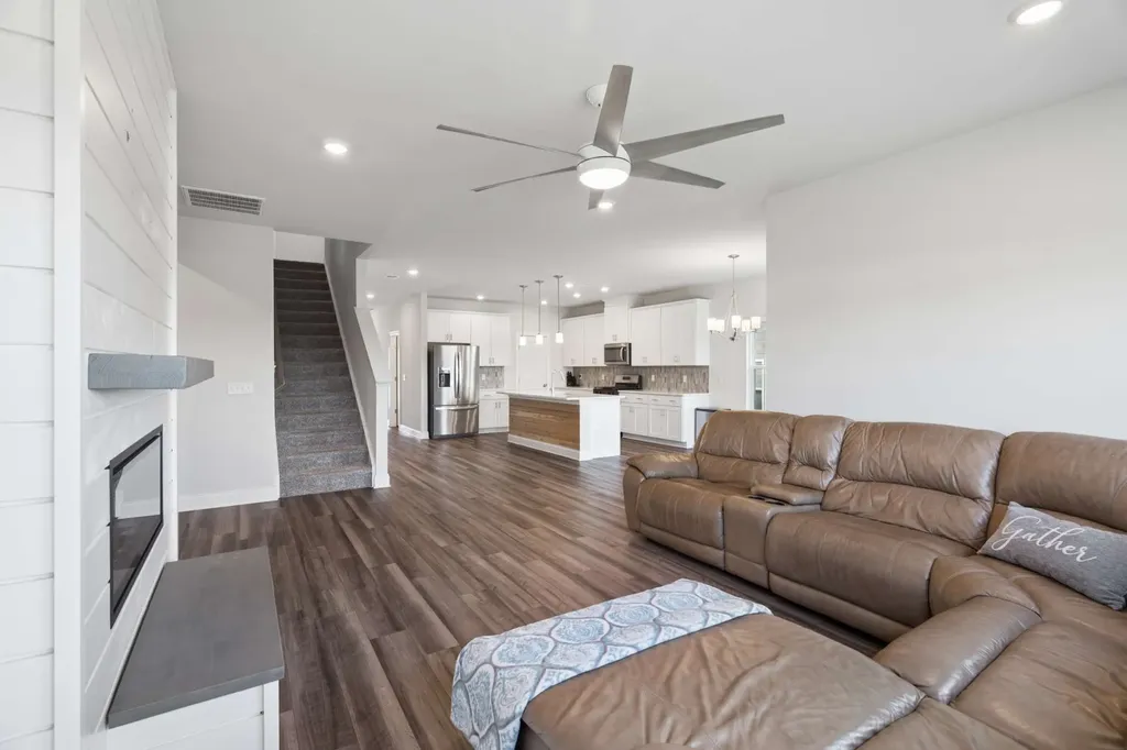 1237 Dutch Peak Lebanon TN 37090