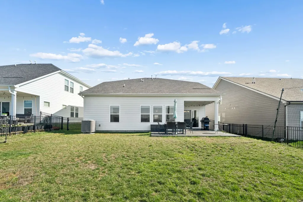 1237 Dutch Peak Lebanon TN 37090