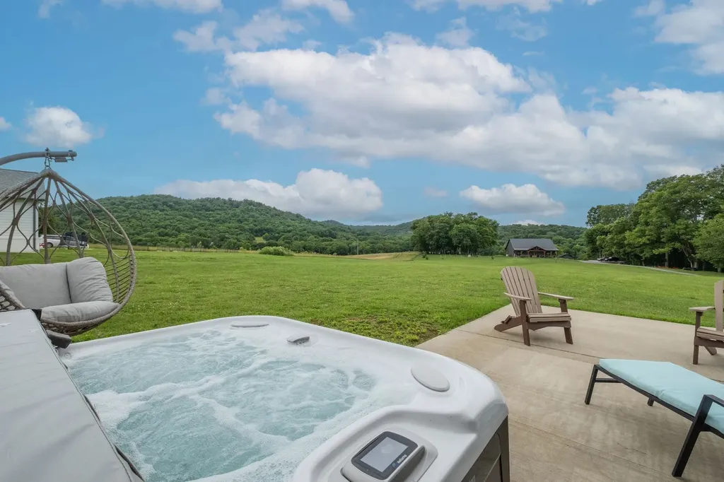 242 Plunkett Creek Road Gordonsville TN 38563