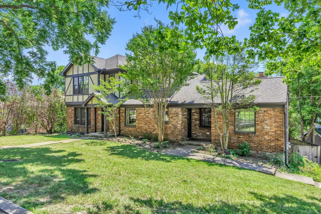 520 32nd Ave, S Nashville TN 37212