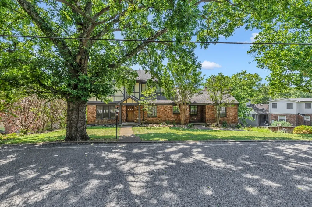 520 32nd Ave, S Nashville TN 37212