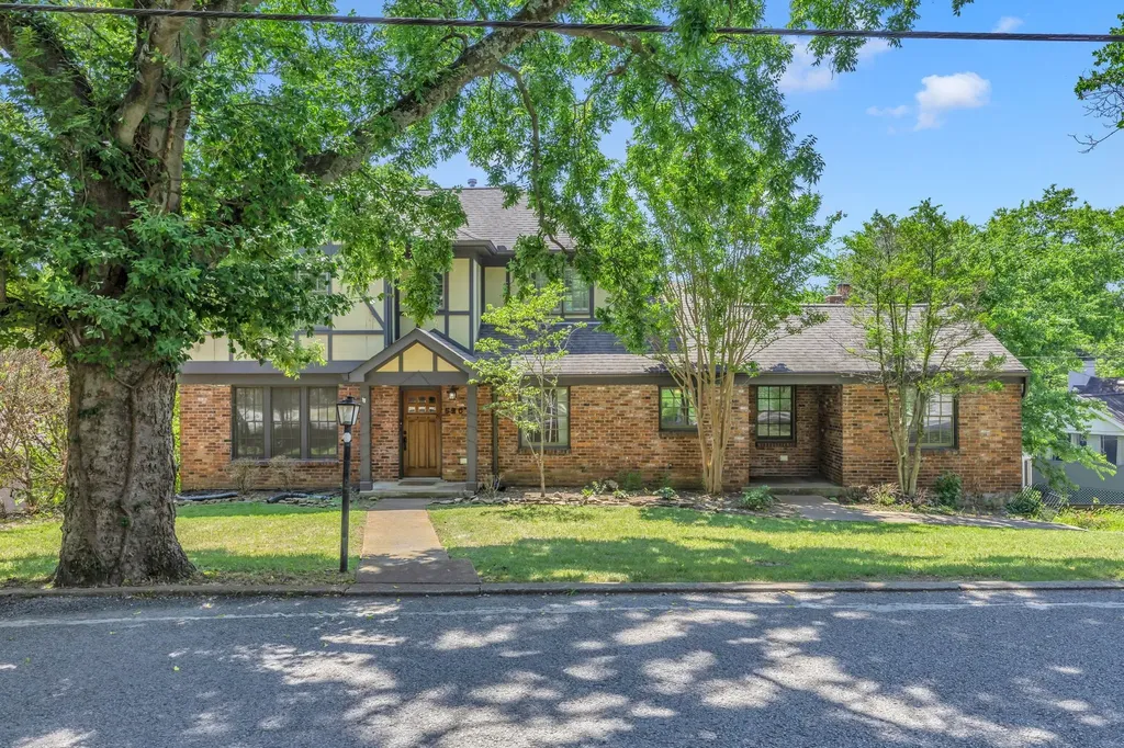 520 32nd Ave, S Nashville TN 37212