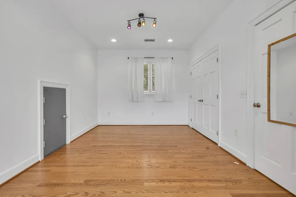 520 32nd Ave, S Nashville TN 37212