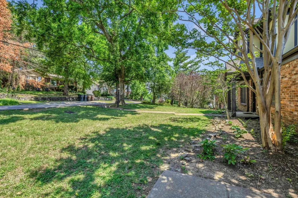 520 32nd Ave, S Nashville TN 37212
