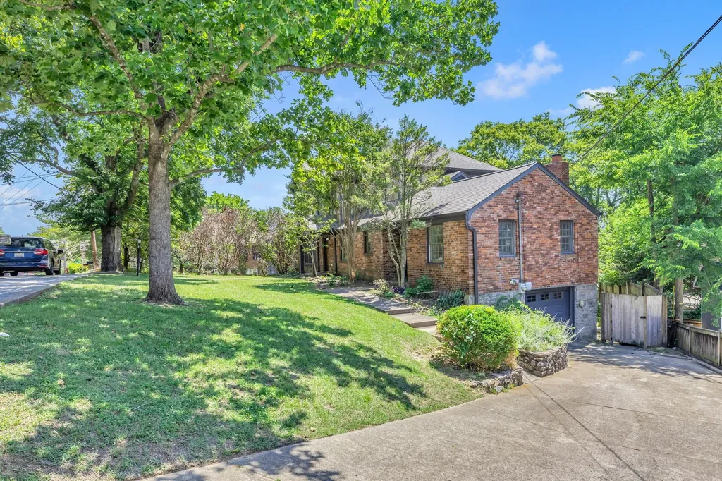 520 32nd Ave, S Nashville TN 37212