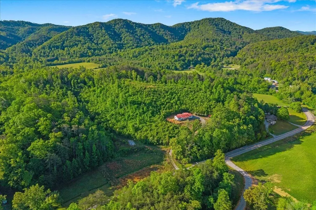 5673 Highway 360 Tellico Plains TN 37385