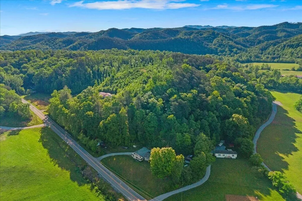 5673 Highway 360 Tellico Plains TN 37385