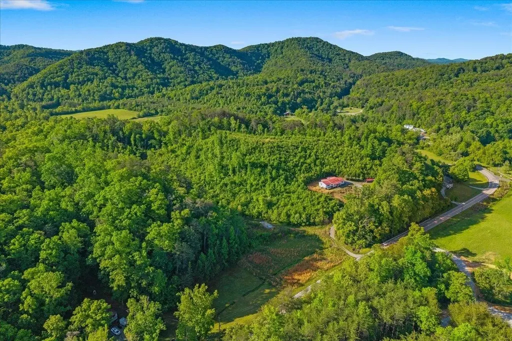 5673 Highway 360 Tellico Plains TN 37385