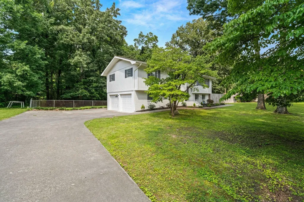 196 County Road 142 Riceville TN 37370