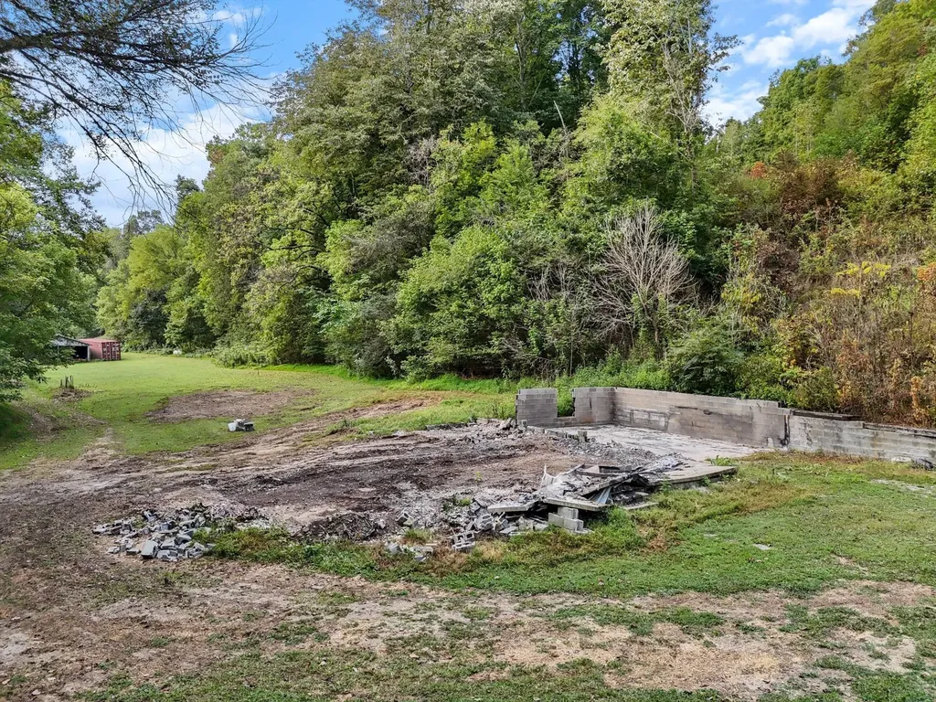 1344 Cut Off Road Ethridge TN 38456