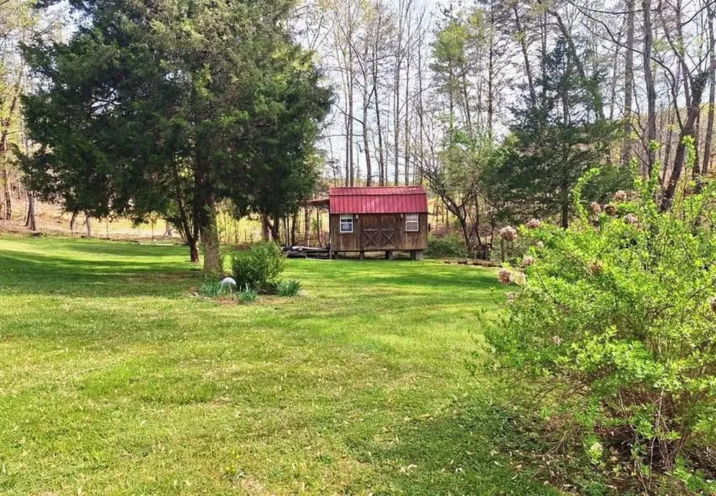 180 Walker Road Tellico Plains TN 37385