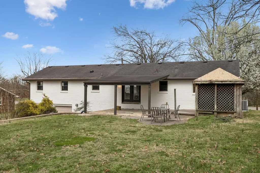 171 New Shackle Island Road Hendersonville TN 37075
