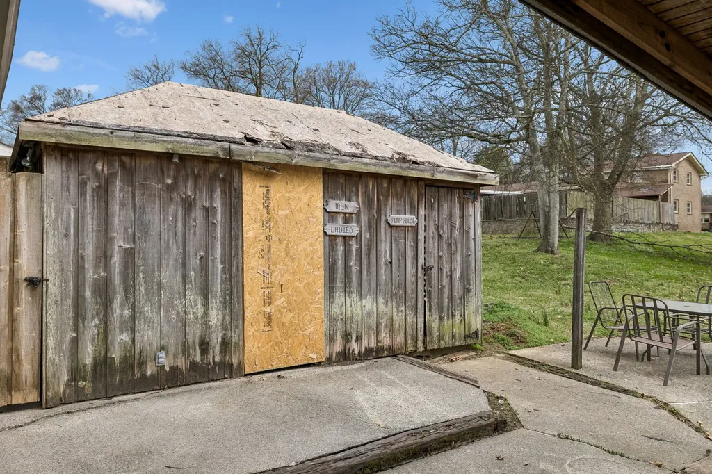 171 New Shackle Island Road Hendersonville TN 37075