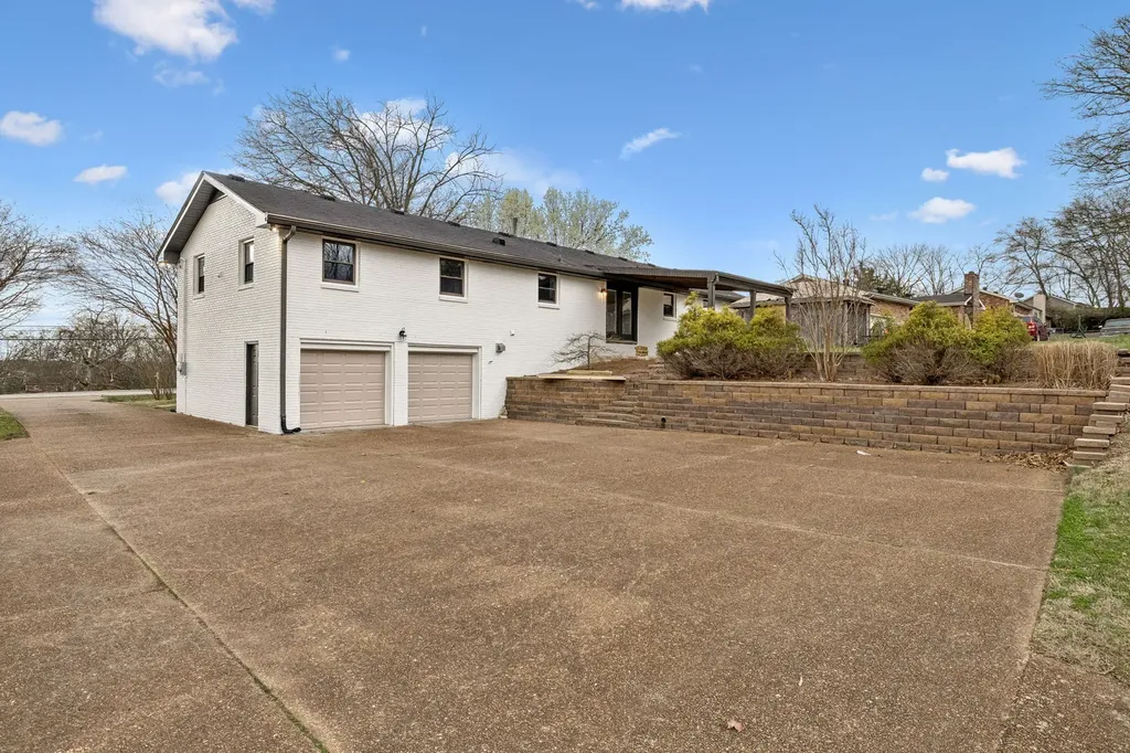 171 New Shackle Island Road Hendersonville TN 37075