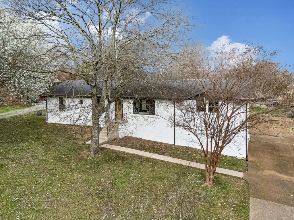 171 New Shackle Island Road Hendersonville TN 37075