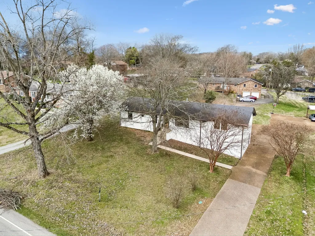 171 New Shackle Island Road Hendersonville TN 37075