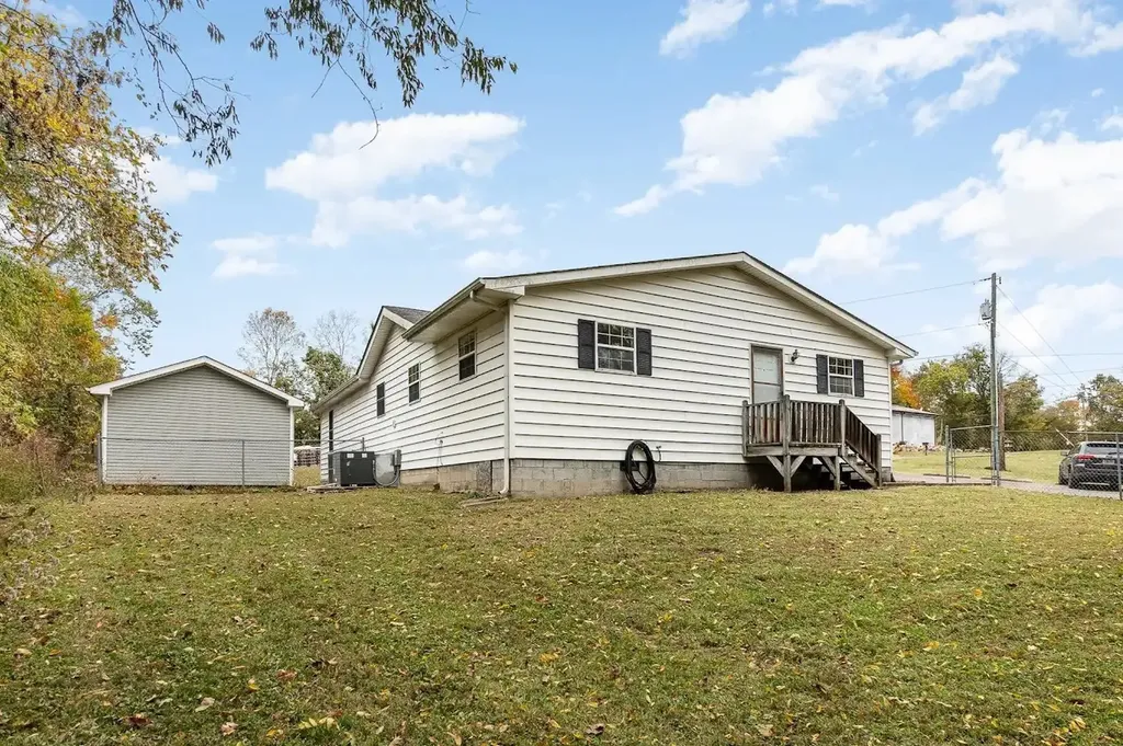 298 Tobacco Road Clarksville TN 37042