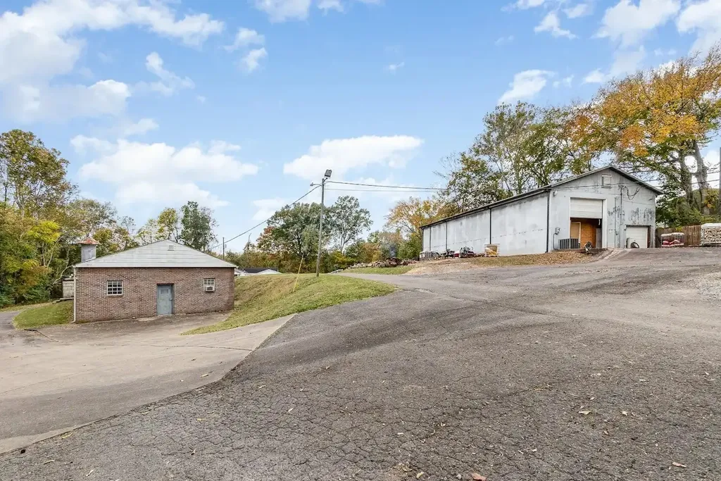 298 Tobacco Road Clarksville TN 37042