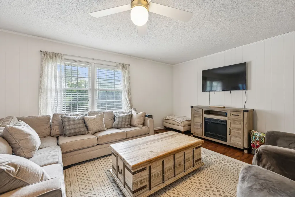 979 S Main St, S Eagleville TN 37060