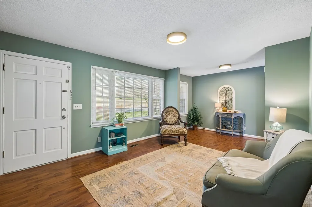 979 S Main St, S Eagleville TN 37060
