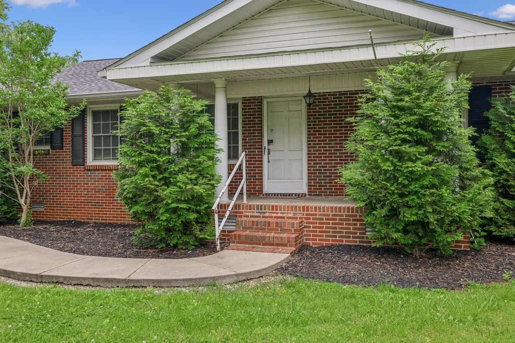 979 S Main St, S Eagleville TN 37060