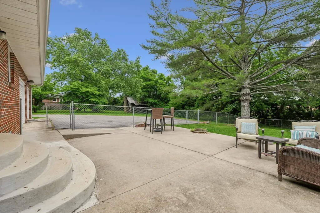 979 S Main St, S Eagleville TN 37060