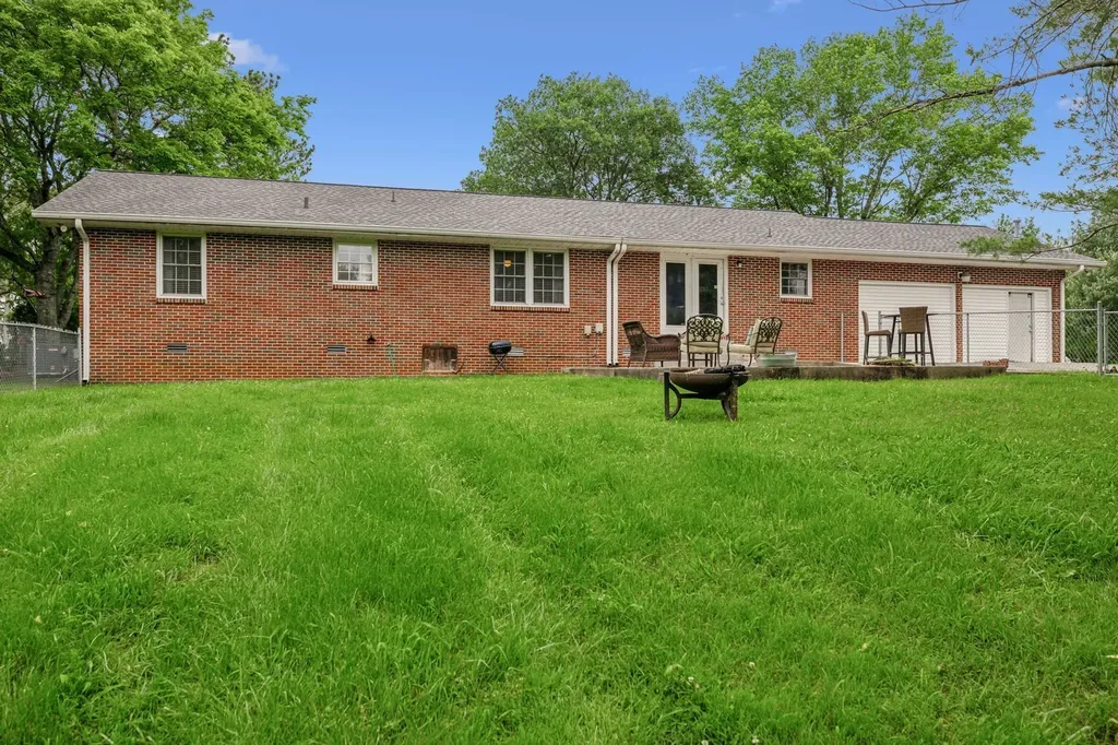 979 S Main St, S Eagleville TN 37060