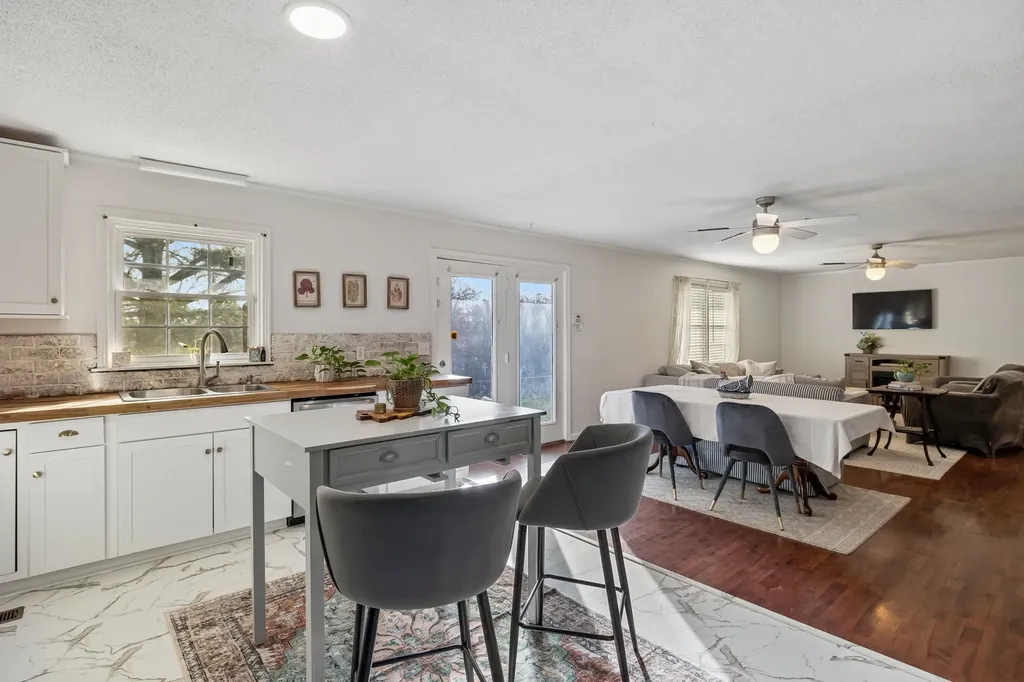 979 S Main St, S Eagleville TN 37060