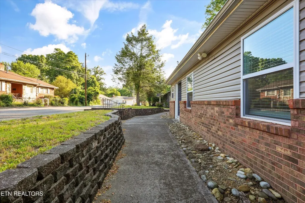 107 W Magnolia Lane Oak Ridge TN 37830