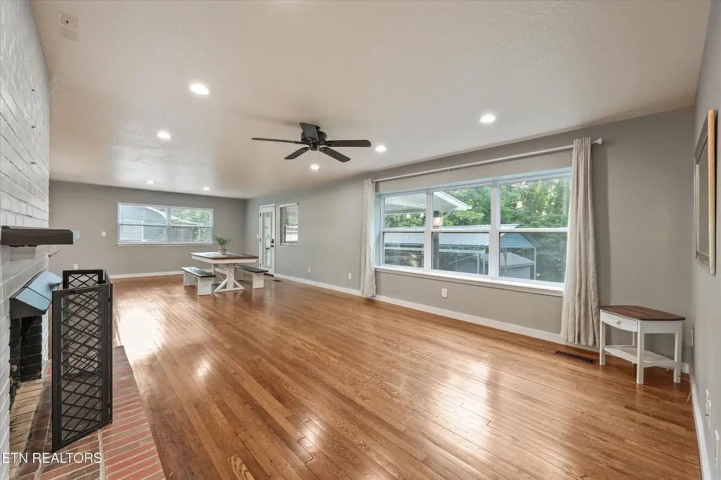 107 W Magnolia Lane Oak Ridge TN 37830