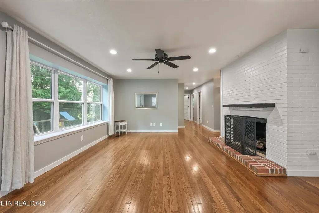 107 W Magnolia Lane Oak Ridge TN 37830