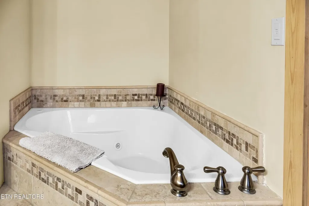 1667 Cherohala Skyway Tellico Plains TN 37385