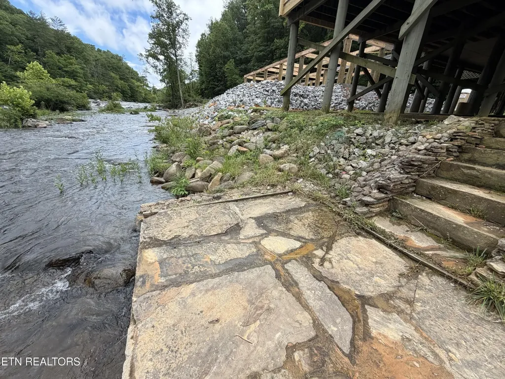 1667 Cherohala Skyway Tellico Plains TN 37385