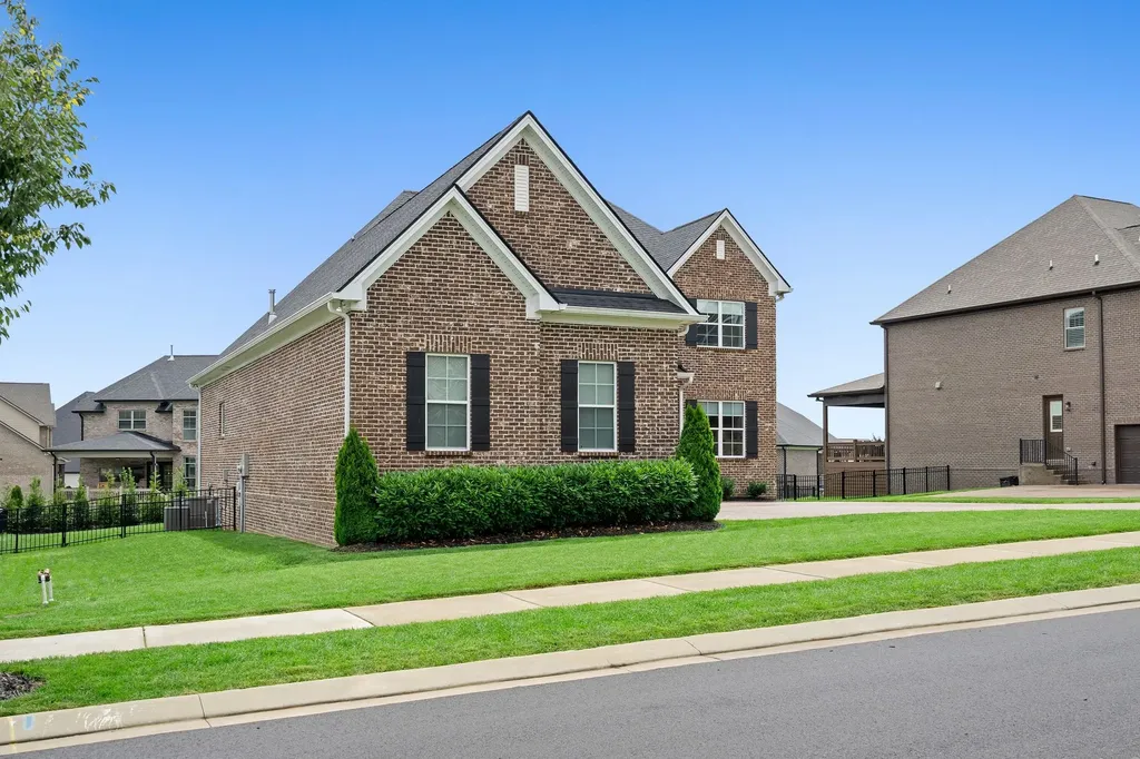 1005 Keeneland Drive Gallatin TN 37066