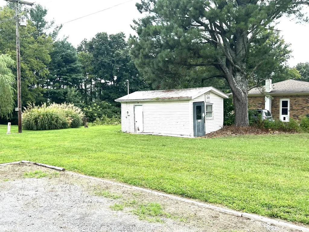 627 Baker Drive Lafayette TN 37083