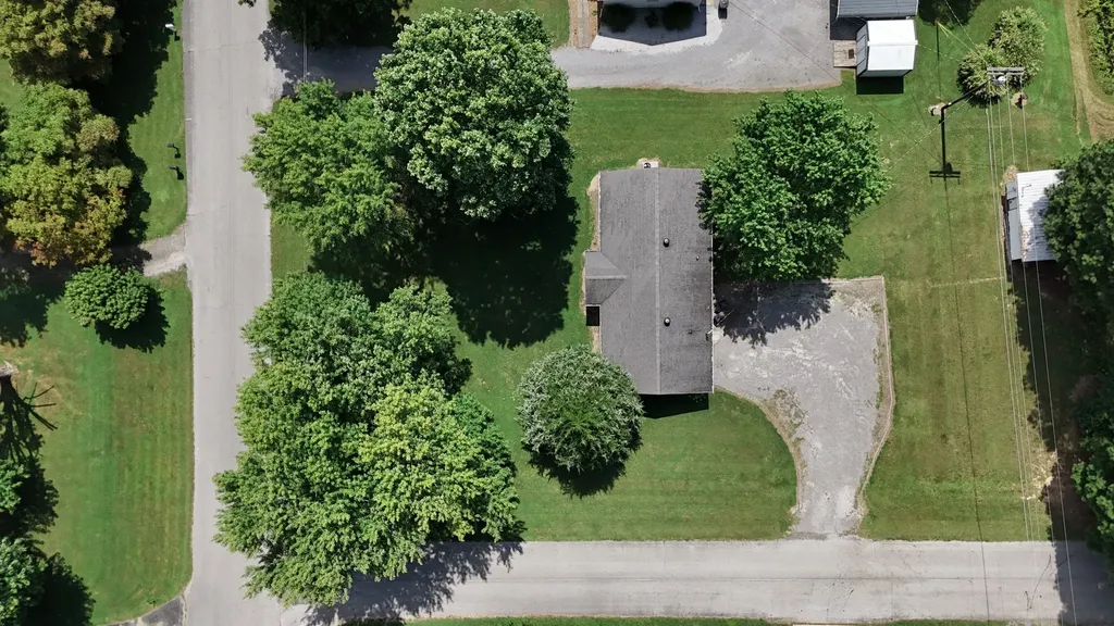 627 Baker Drive Lafayette TN 37083