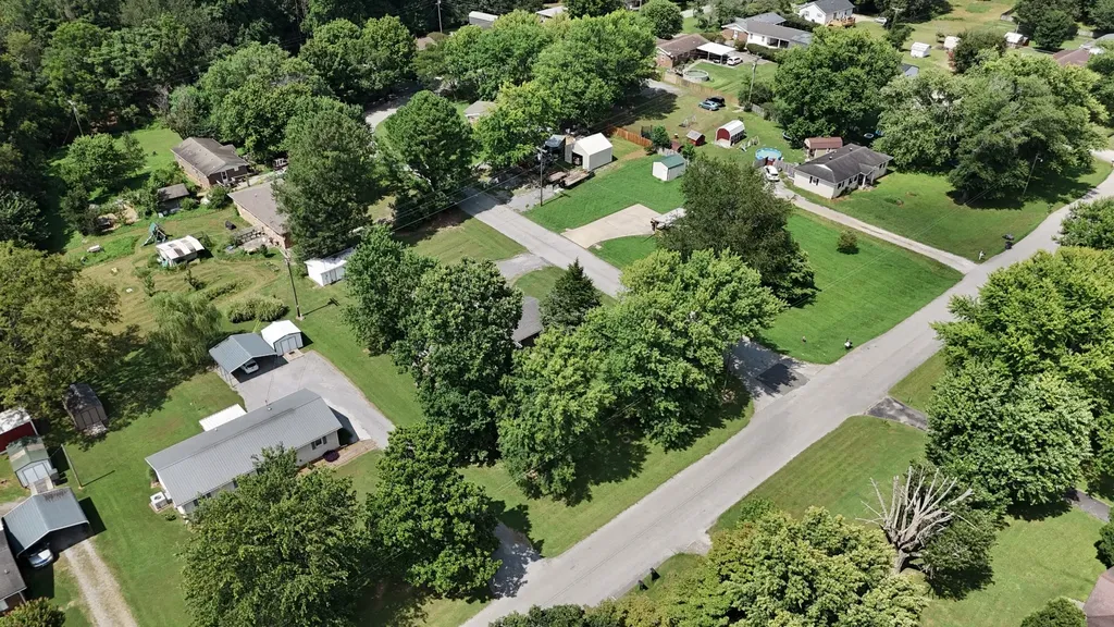 627 Baker Drive Lafayette TN 37083