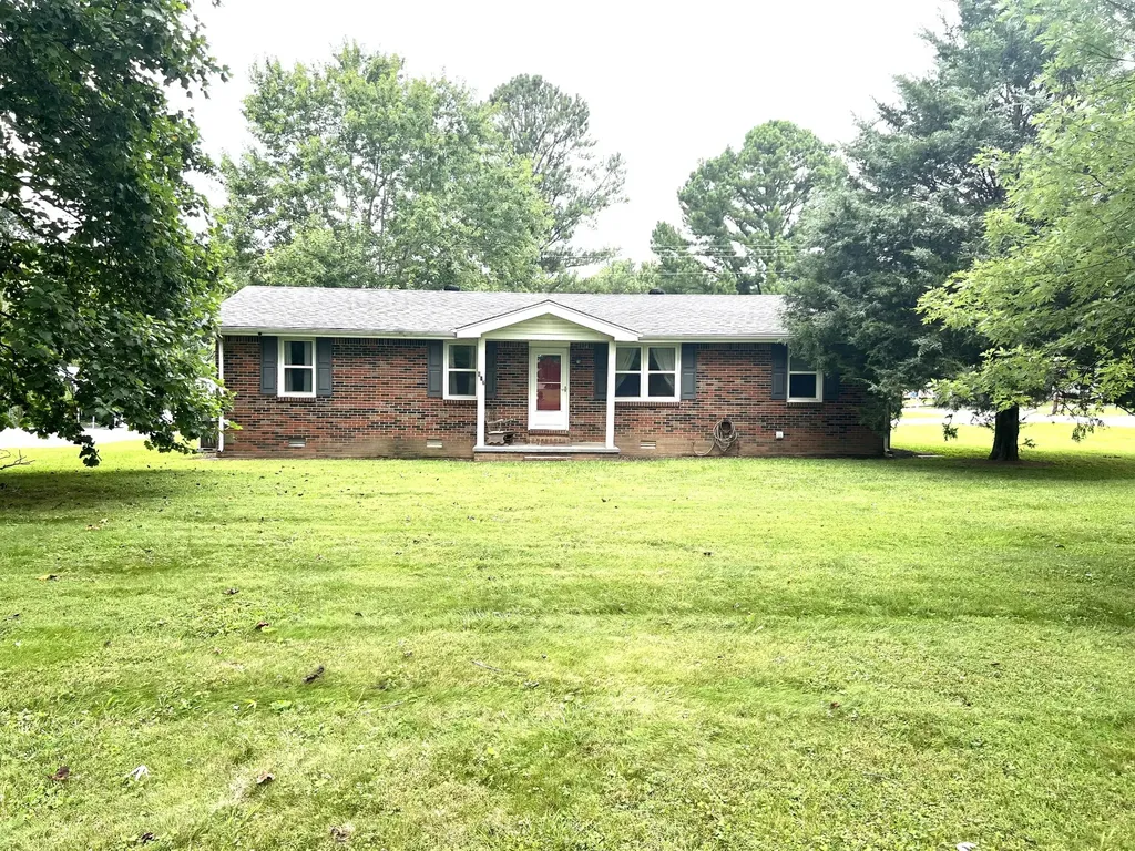 627 Baker Drive Lafayette TN 37083