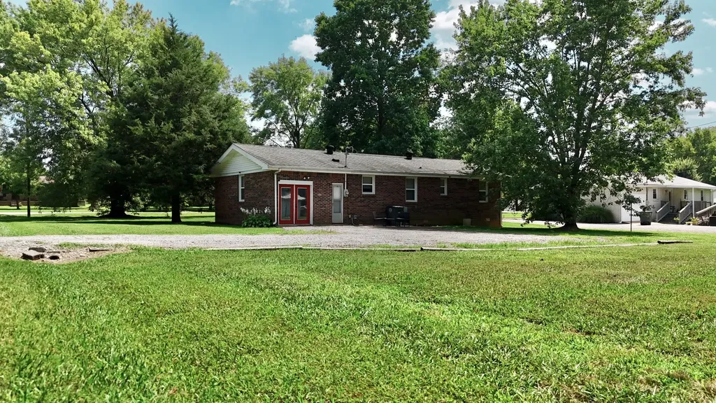 627 Baker Drive Lafayette TN 37083