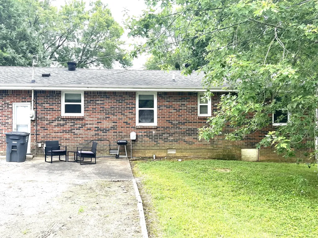 627 Baker Drive Lafayette TN 37083