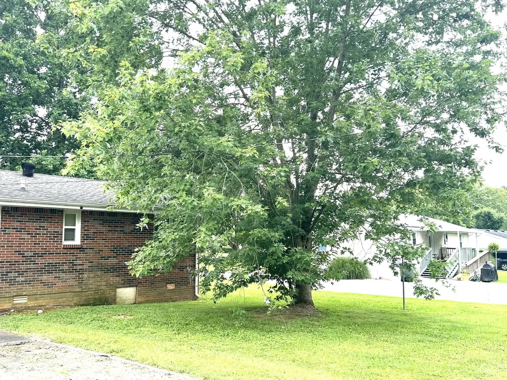 627 Baker Drive Lafayette TN 37083
