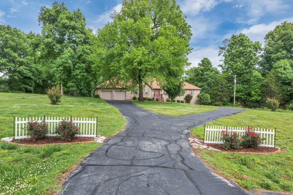 2417 Sowell Mill Pike Columbia TN 38401
